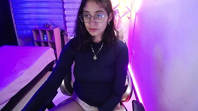 Lili Gomez  online show from 01/12/25, 03:46