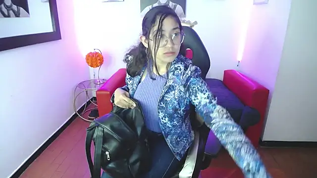 Lili Gomez  online show from 01/21/25, 06:45