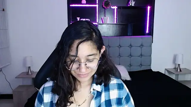 Lili Gomez  online show from 01/25/25, 02:58