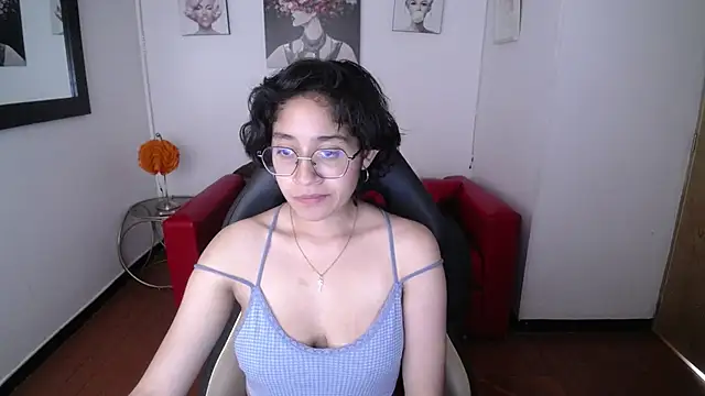 Lili Gomez  online show from 02/10/25, 05:09