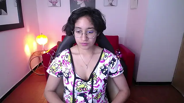 Lili Gomez  online show from 02/15/25, 10:52