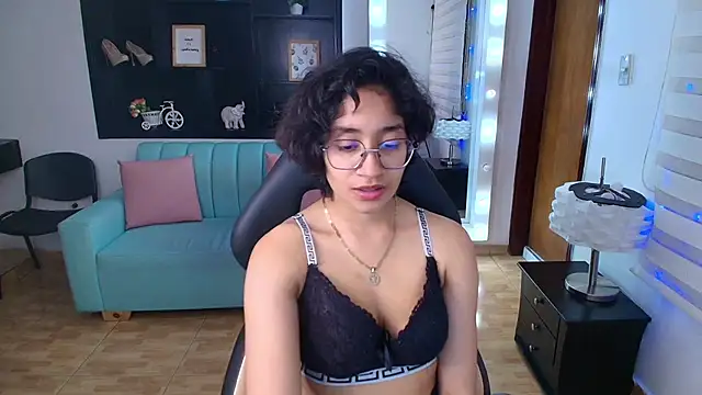 Lili Gomez  online show from 03/08/25, 04:28