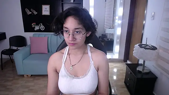 Lili Gomez  online show from 03/11/25, 01:56