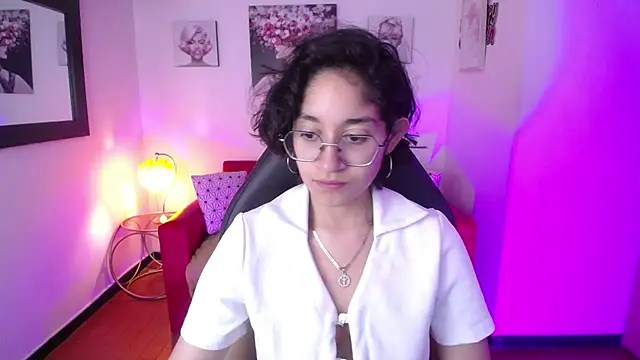 Lili Gomez  online show from 03/22/25, 01:52