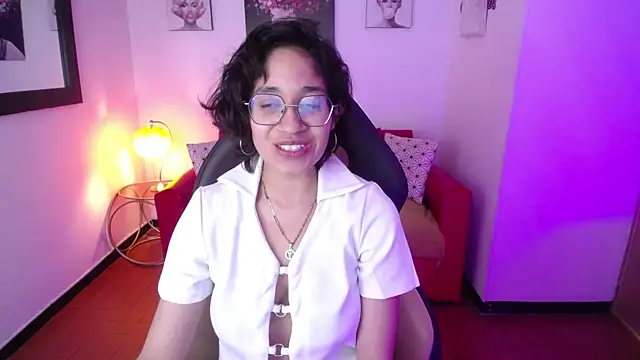 Lili Gomez  online show from 03/22/25, 04:58