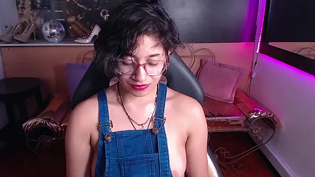 Lili Gomez  online show from 10/07/25, 01:30