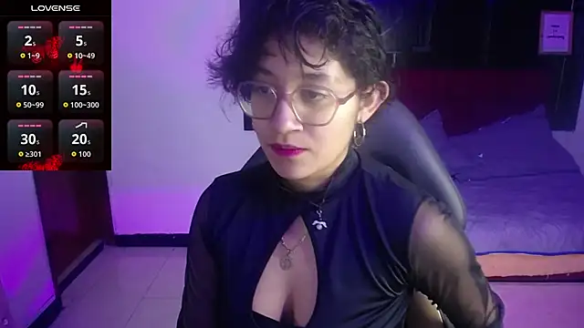 Lili Gomez  online show from 10/12/25, 10:03