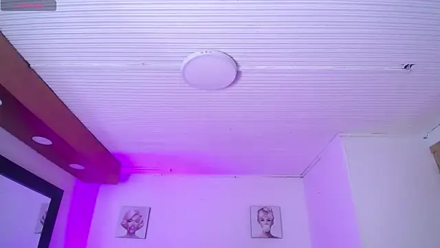 Lili Gomez  online show from 11/11/25, 03:12