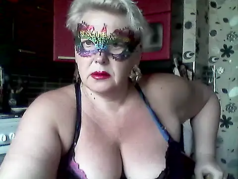 Snapshot of Lisa_Suzie chatting on 05/14/26, 07:04 Lisa Suzie online show from 05/14/26, 07:04