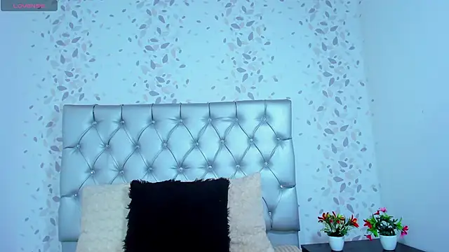 Snapshot of candymery chatting on 01/04/25, 07:34 candymery online show from 01/04/25, 07:34