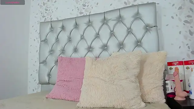 Snapshot of candymery chatting on 02/11/25, 10:18 candymery online show from 02/11/25, 10:18
