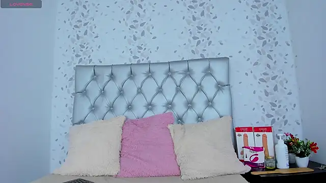Snapshot of candymery chatting on 02/19/25, 07:38 candymery online show from 02/19/25, 07:38