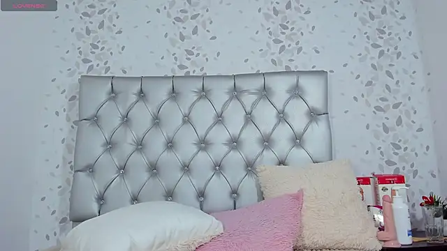 Snapshot of candymery chatting on 03/07/25, 10:10 candymery online show from 03/07/25, 10:10