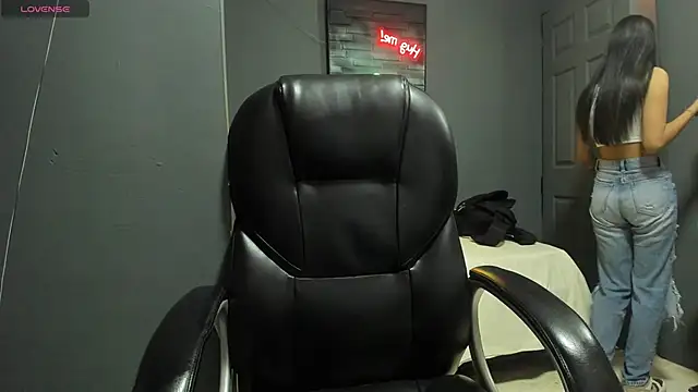 dakota-bright01 online show from 02/04/25, 12:22