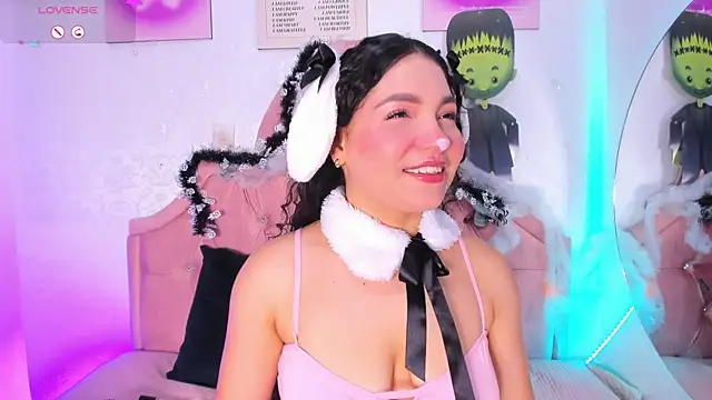 amandalee01 online show from 10/31/25, 07:15