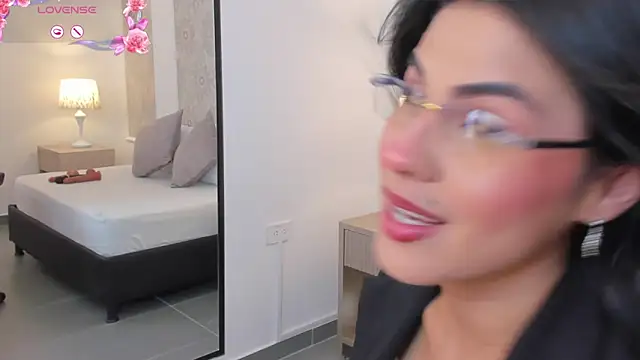 stephanya  online show from 05/15/26, 07:32
