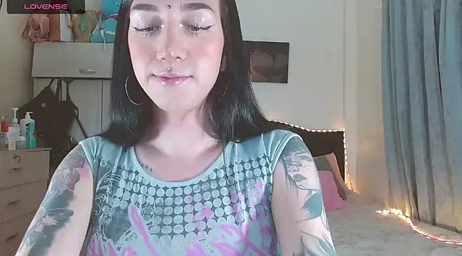 Snapshot of karla_zambrano chatting on 03/19/25, 08:00 karla zambrano online show from 03/19/25, 08:00