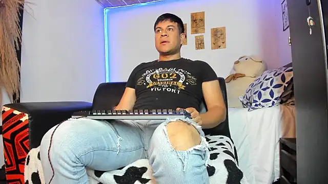 Nicolaskoling online show from 12/12/24, 03:32