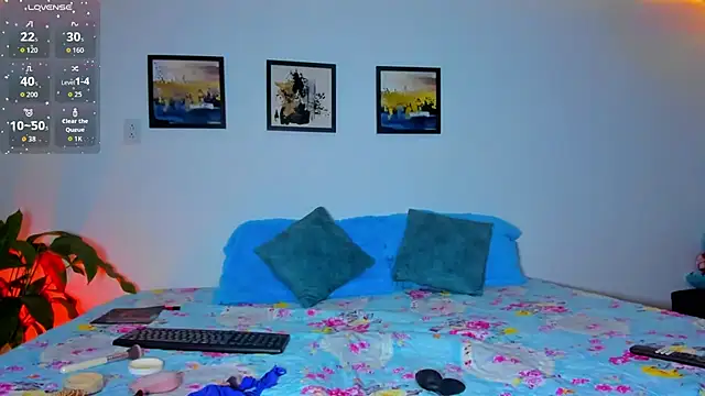 Snapshot of elafranco_ chatting on 11/06/25, 11:00 elafranco online show from 11/06/25, 11:00