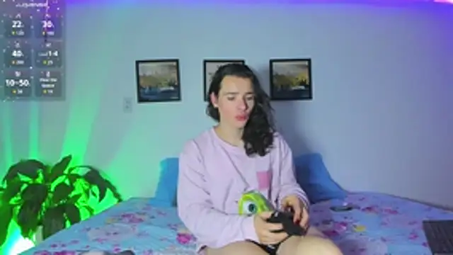 Snapshot of elafranco_ chatting on 11/21/25, 04:44 elafranco online show from 11/21/25, 04:44