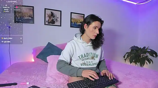 Snapshot of elafranco_ chatting on 12/03/25, 10:46 elafranco online show from 12/03/25, 10:46