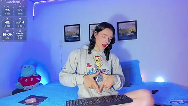 Snapshot of elafranco_ chatting on 12/18/25, 01:00 elafranco online show from 12/18/25, 01:00