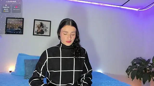 Snapshot of elafranco_ chatting on 12/22/25, 12:51 elafranco online show from 12/22/25, 12:51