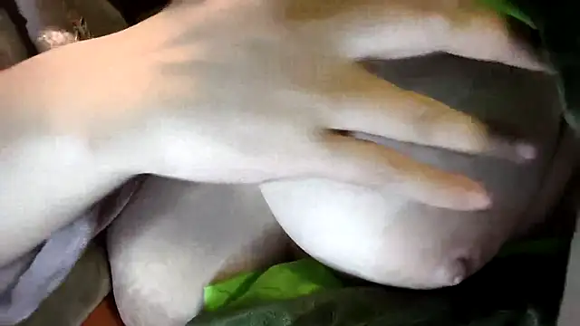 Weiwei5200 online show from 12/13/25, 09:42