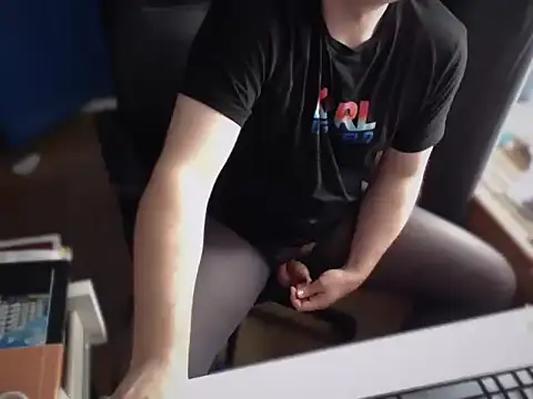 CuteMan33 online show from 10/31/25, 10:27