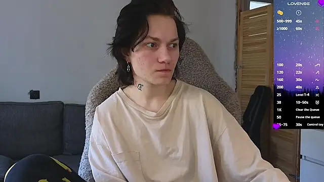 esajukyy online show from 04/15/26, 05:03