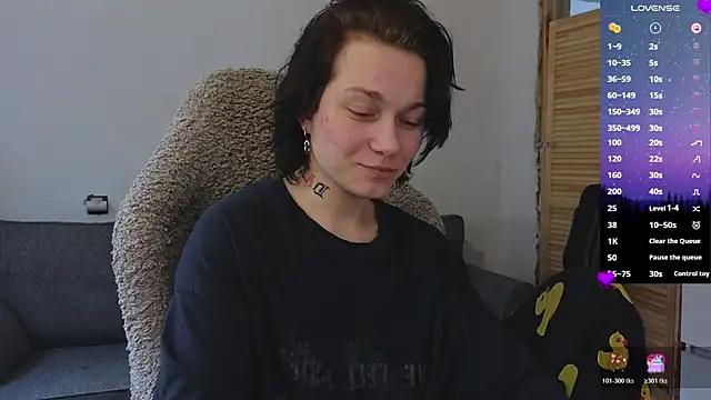 esajukyy online show from 04/17/26, 09:12