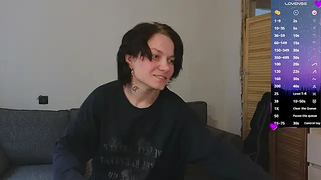 esajukyy online show from 04/18/26, 11:14