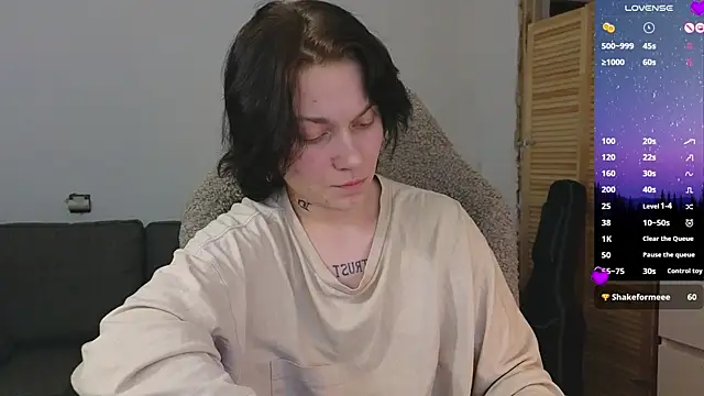 esajukyy online show from 04/20/26, 04:32