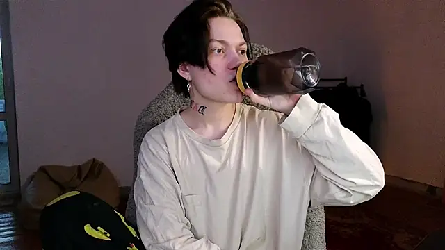 esajukyy online show from 05/27/26, 02:58