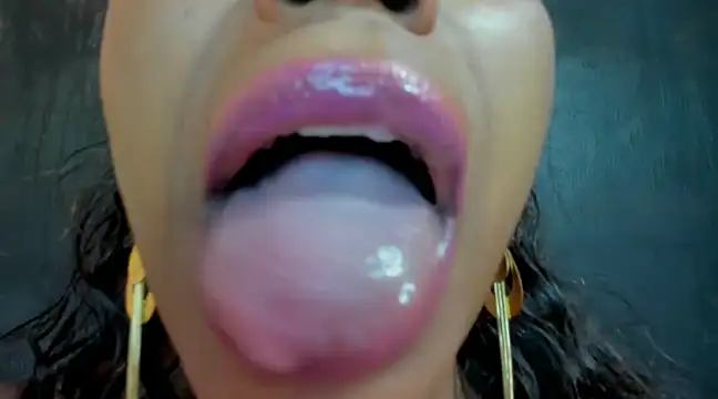 Snapshot of KamariaFyre chatting on 01/24/25, 09:06 KamariaFyre online show from 01/24/25, 09:06