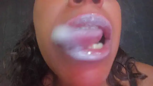 Snapshot of KamariaFyre chatting on 03/17/25, 01:39 KamariaFyre online show from 03/17/25, 01:39