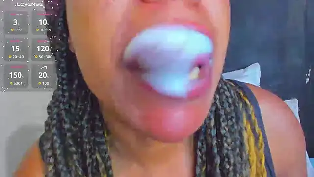 Snapshot of KamariaFyre chatting on 10/14/25, 01:56 KamariaFyre online show from 10/14/25, 01:56