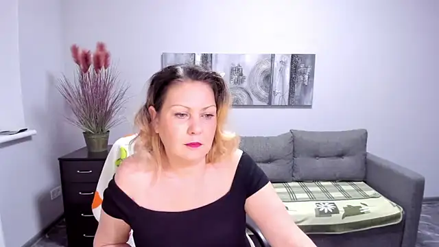 Snapshot of Milana_Blake chatting on 03/05/25, 11:05 Milana Blake online show from 03/05/25, 11:05