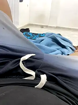 Snapshot of Lahcene chatting on 11/21/25, 07:34 Lahcene online show from 11/21/25, 07:34