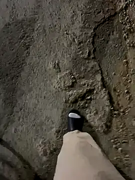 Snapshot of Lahcene chatting on 11/22/25, 07:02 Lahcene online show from 11/22/25, 07:02