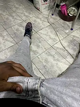 Snapshot of Lahcene chatting on 12/02/25, 07:20 Lahcene online show from 12/02/25, 07:20