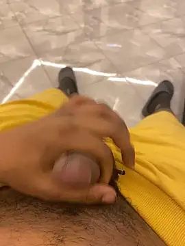 Snapshot of Lahcene chatting on 12/13/25, 10:26 Lahcene online show from 12/13/25, 10:26