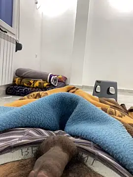 Snapshot of Lahcene chatting on 12/19/25, 10:06 Lahcene online show from 12/19/25, 10:06