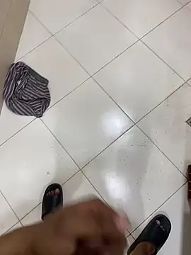 Snapshot of Lahcene chatting on 02/11/26, 02:44 Lahcene online show from 02/11/26, 02:44