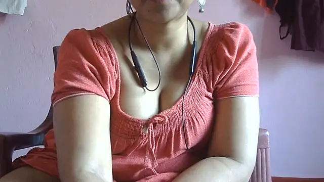 Snapshot of Suhana-sapna chatting on 06/01/26, 09:33 Suhana-sapna online show from 06/01/26, 09:33
