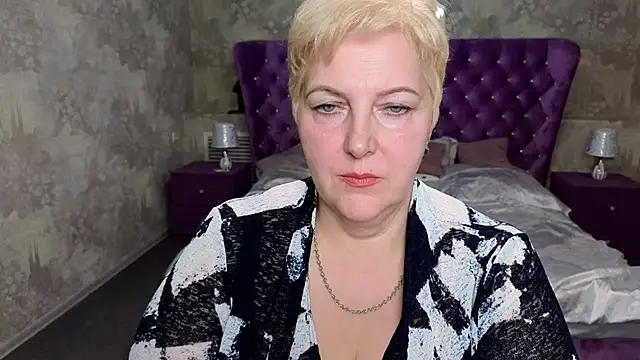 Sandra Snow online show from 12/18/24, 02:38