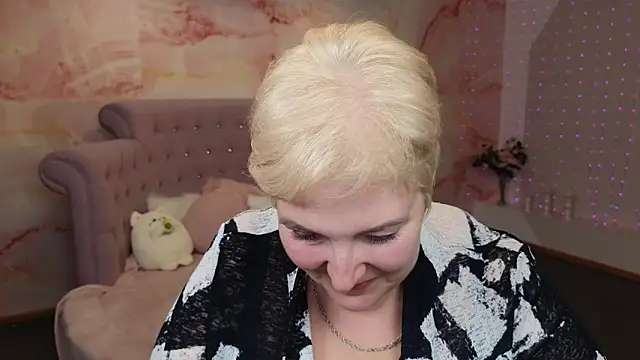 Sandra Snow online show from 12/19/24, 10:13