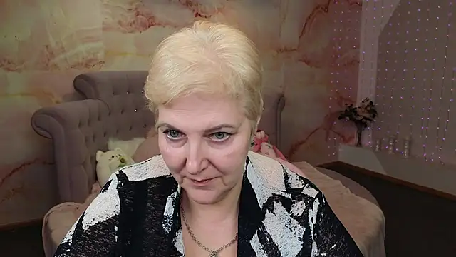 Sandra Snow online show from 12/19/24, 01:18