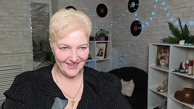 Sandra Snow online show from 12/23/24, 06:27