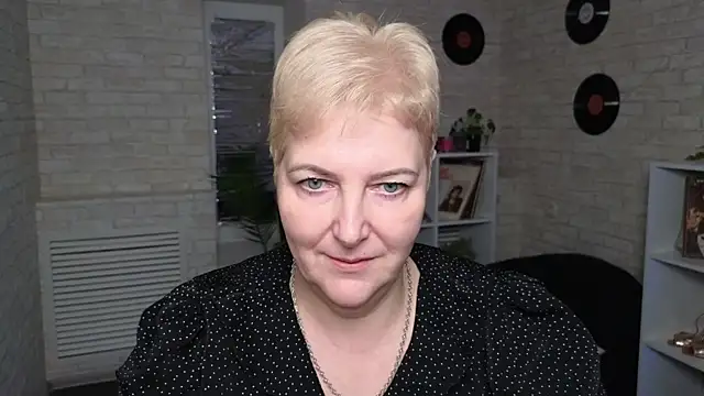 Sandra Snow online show from 12/29/24, 04:40